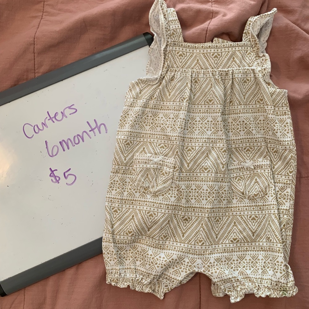 Carters 6 month romper, EUC
